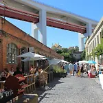 April Bridge House * Lisboa