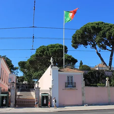 April Bridge House Lisboa