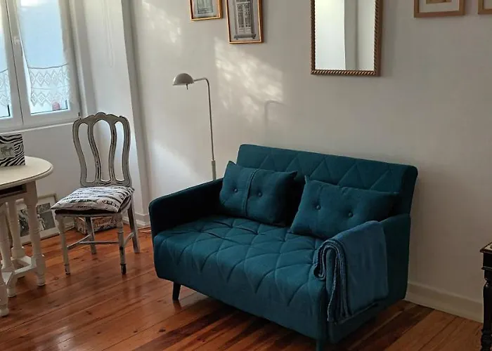 April Bridge House Lizbona