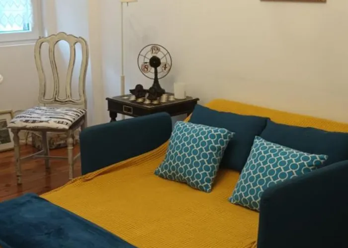 April Bridge House Lisboa