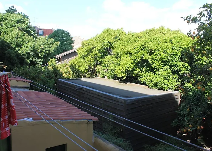 April Bridge House Lizbona