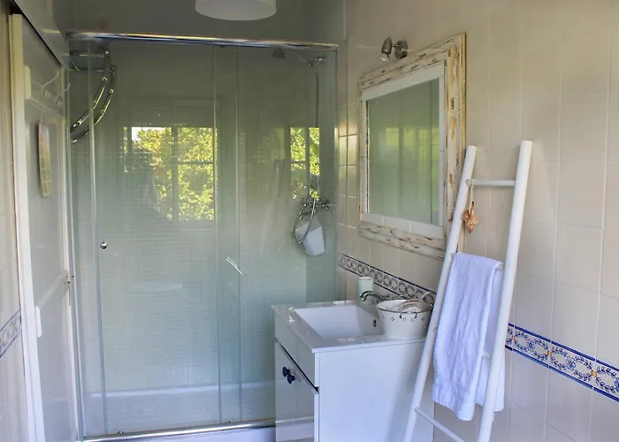 April Bridge House Lizbona