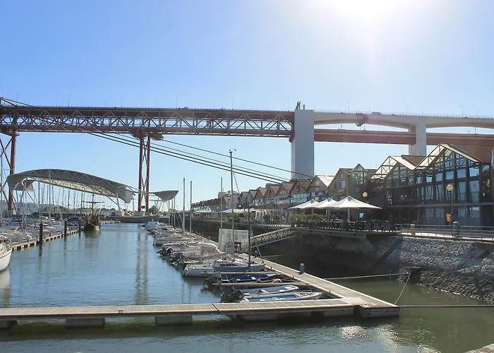 Apartament April Bridge House