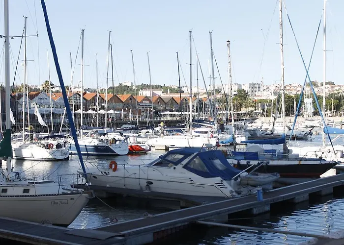 Apartament April Bridge House *