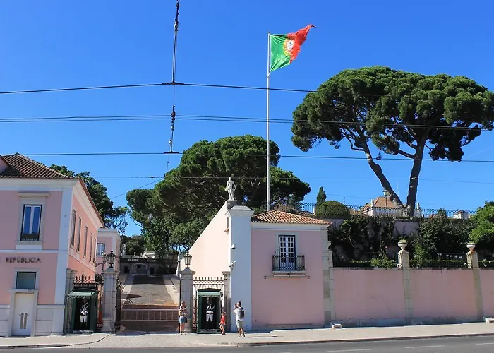 April Bridge House Lizbona