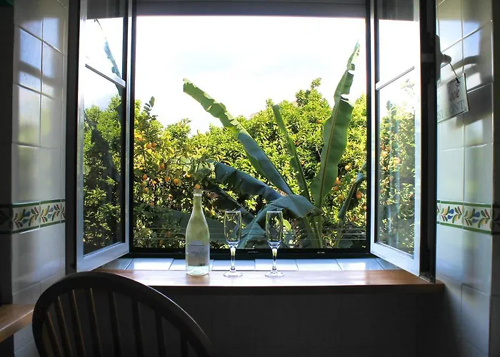 April Bridge House Lizbona